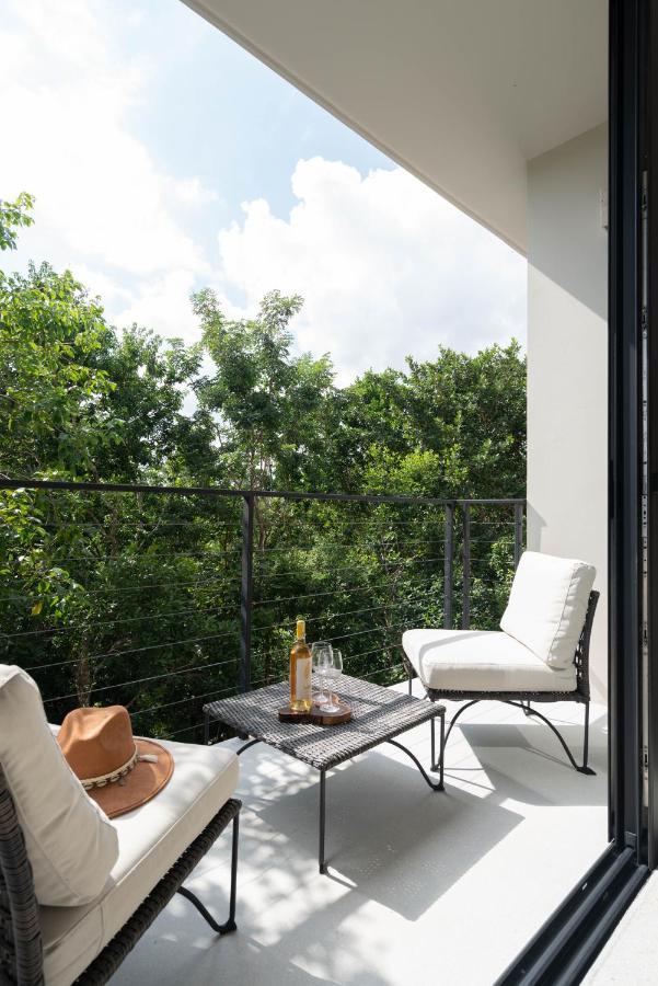 Stylish And Peaceful Jungle Studio At 525 툴룸 외부 사진